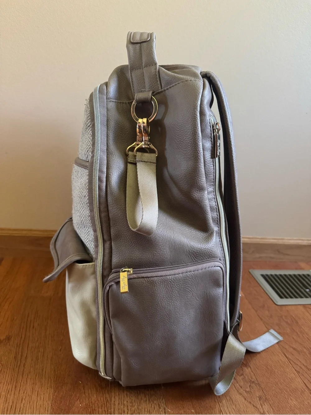 Itzy Ritzy diaper bag *see description
